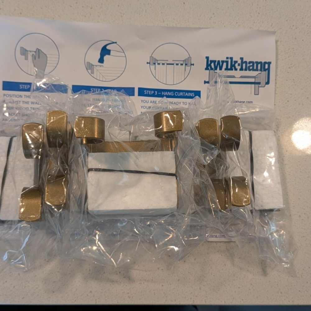 Kwik-Hang Gold/Brass Curtain Rod Brackets